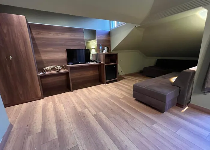 Real King Suite Hotel